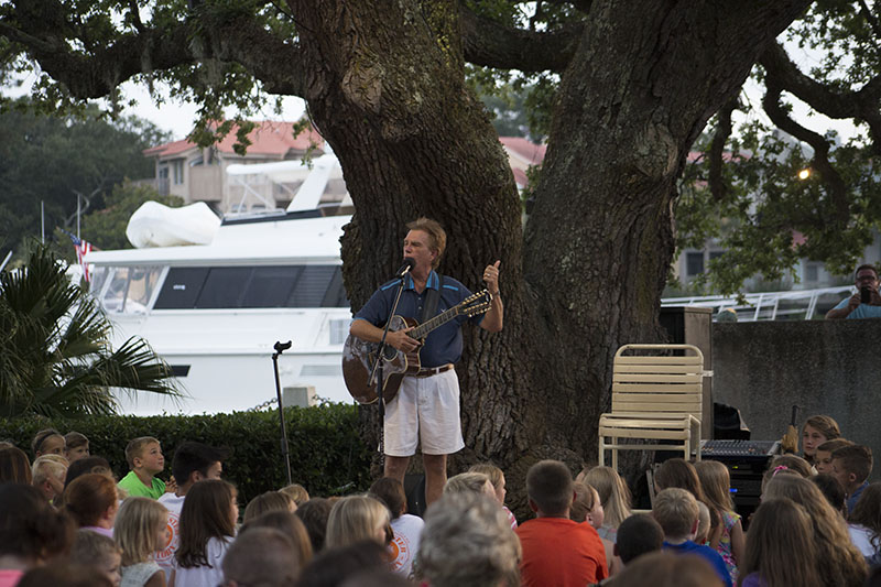 Gregg Russell sings for kids by big Liberty oak tree