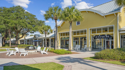 Tanger. A yellow building