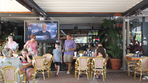 Coligny Plaza Dining. People at an outdoor restaurant