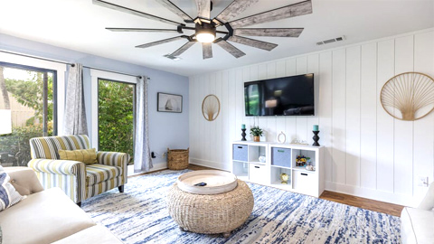 Queens Grant 588. A living room with tv and ceiling fan